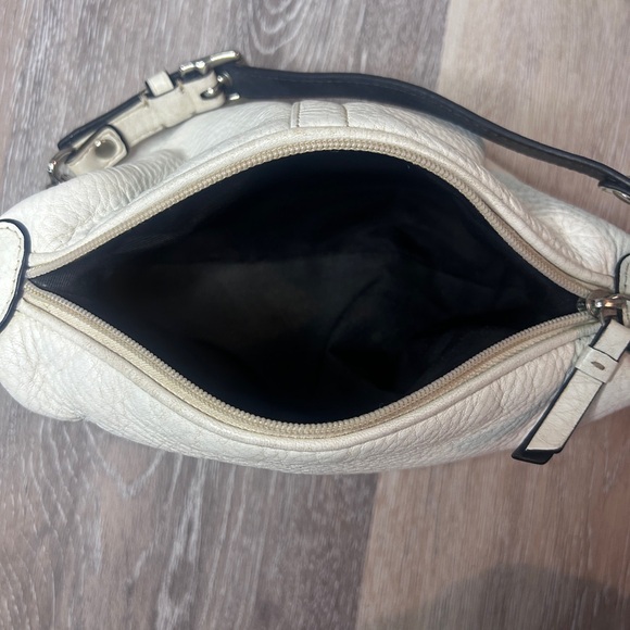 Coach Cream Leather Shoulder Bag - Picture 6 of 9